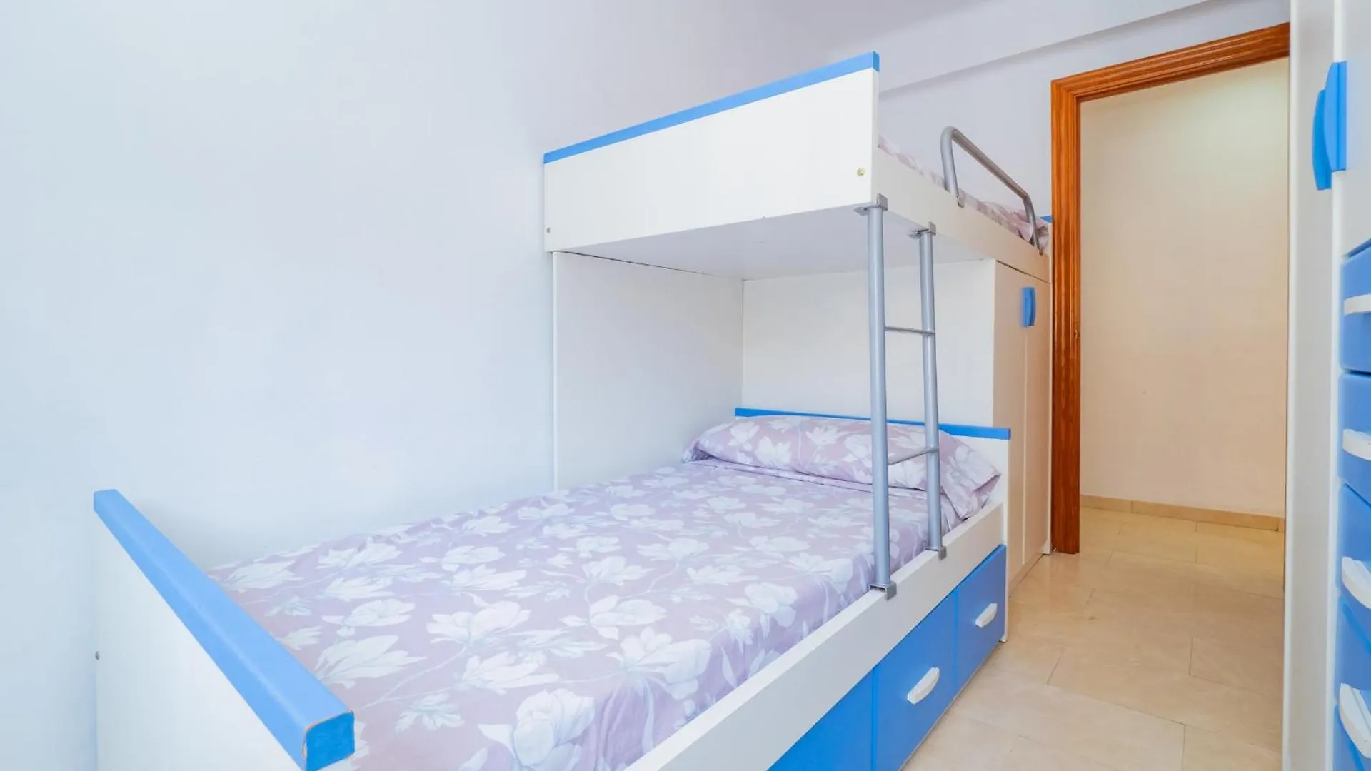 Cubo'S Tejares Malaga Apartment Spain
