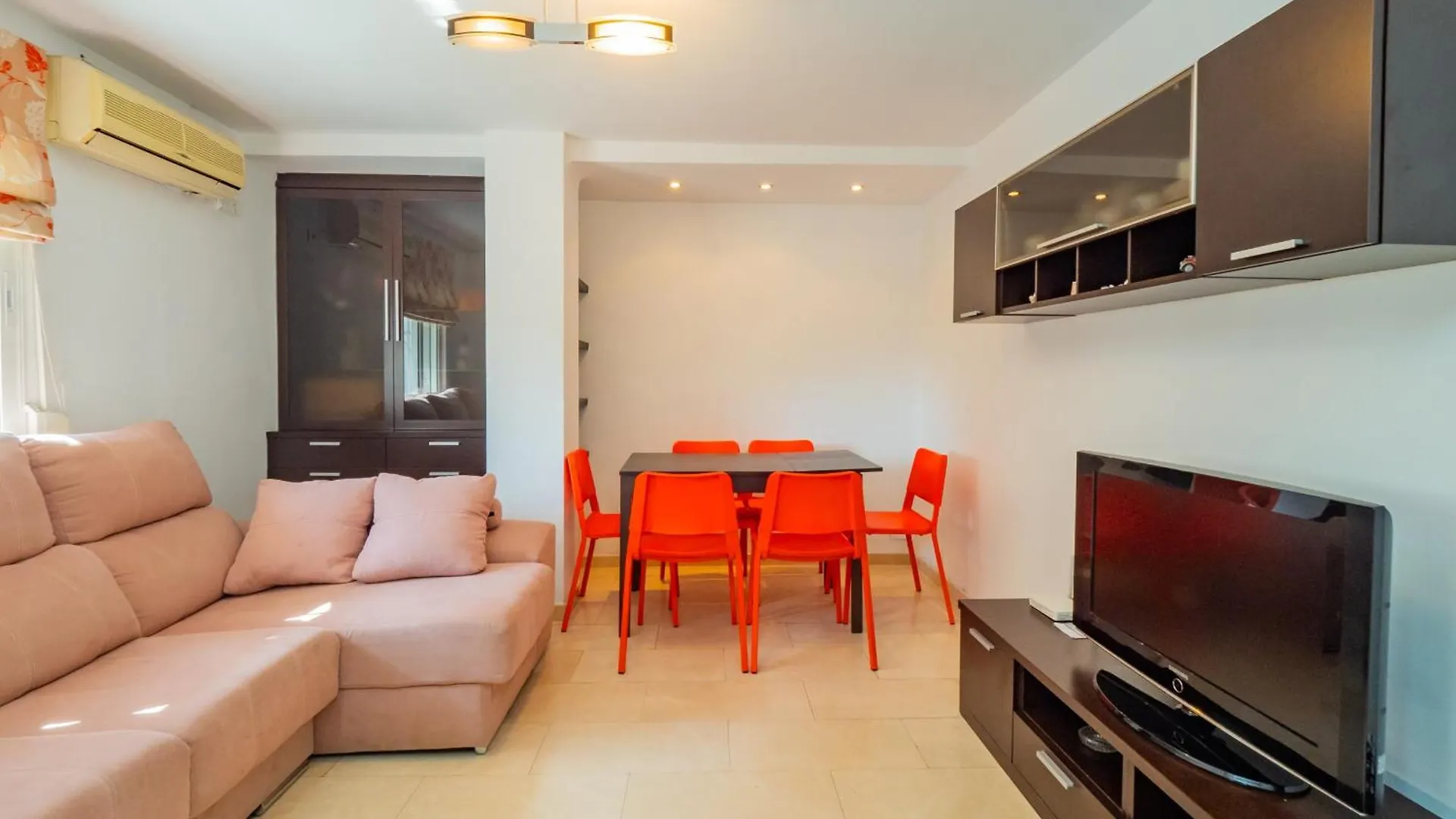 Cubo'S Tejares Malaga Apartment