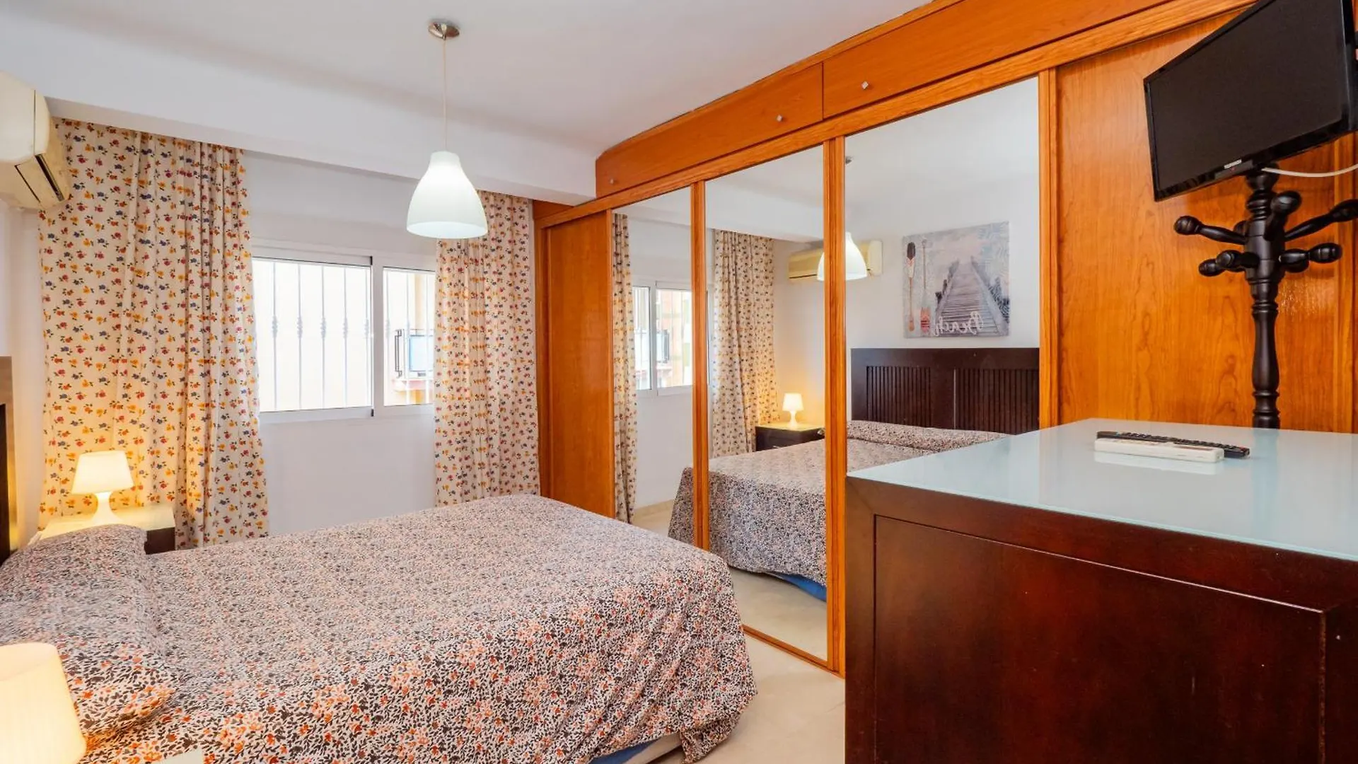 Cubo'S Tejares Malaga Apartment