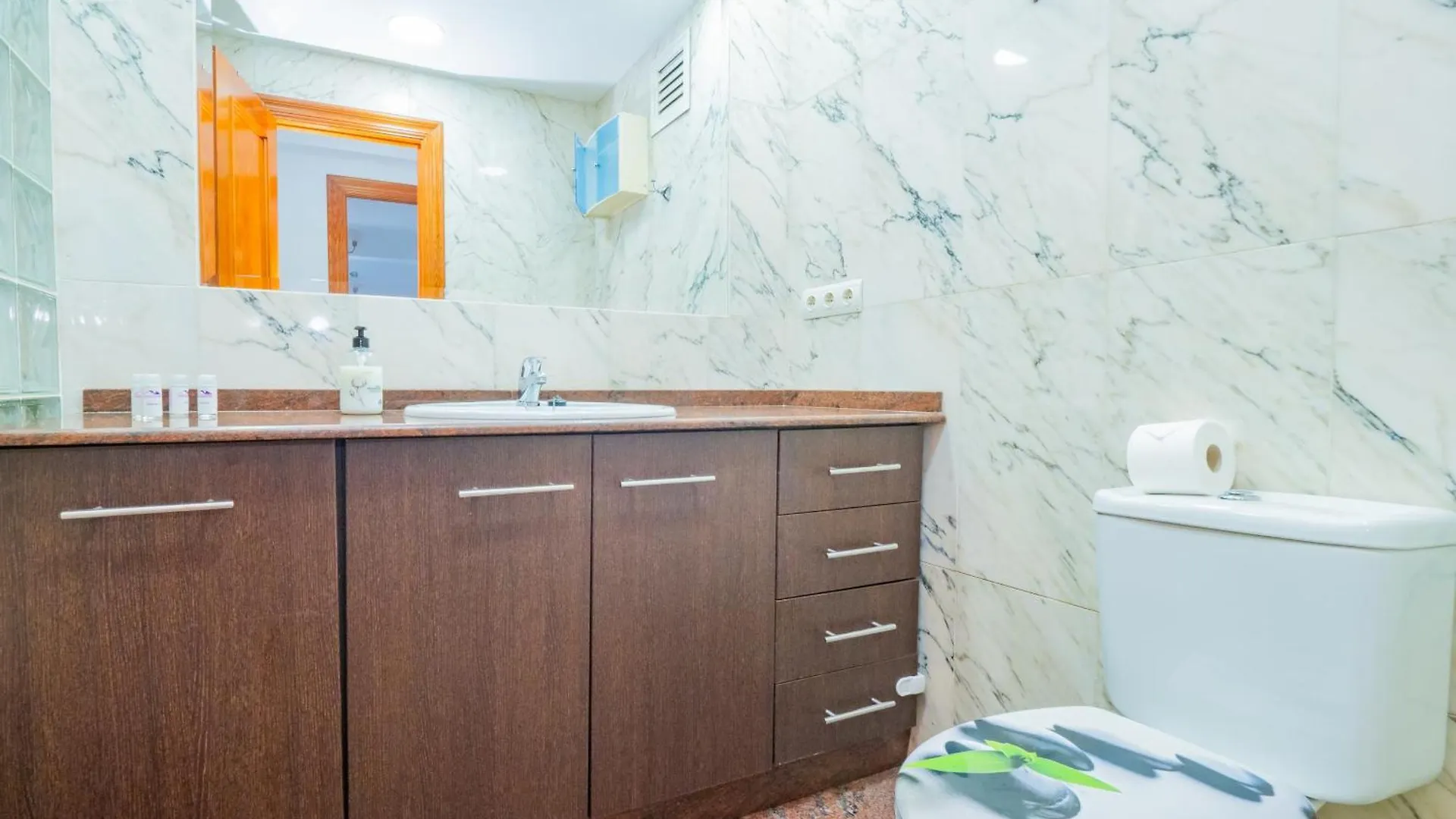 Cubo'S Tejares Malaga Apartment